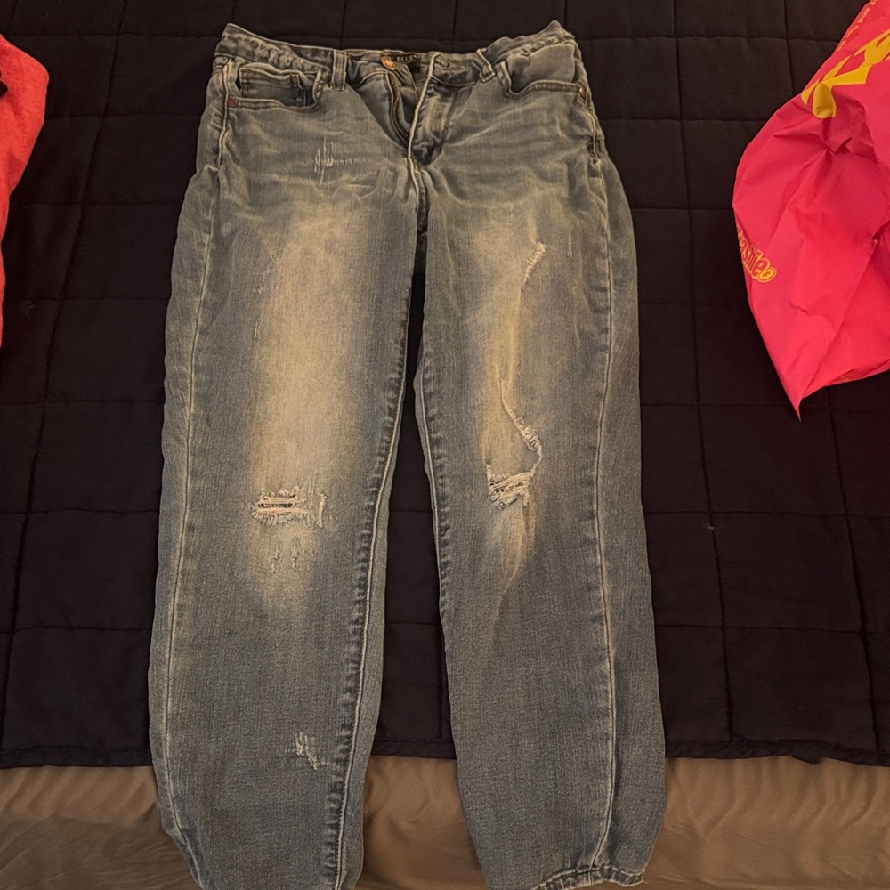 Judy Blue Distressed Boyfriend Jeans in Classic Blue